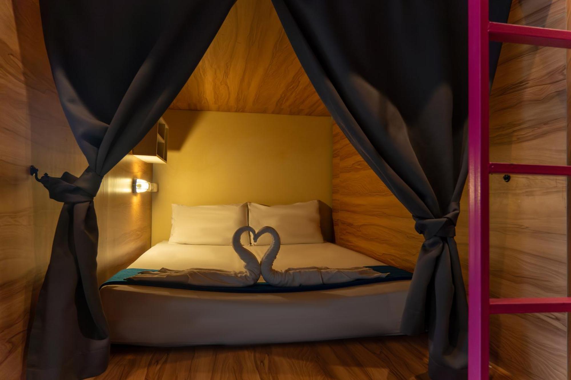 Slumber Surf Phuket Kata Hostel Eksteriør bilde