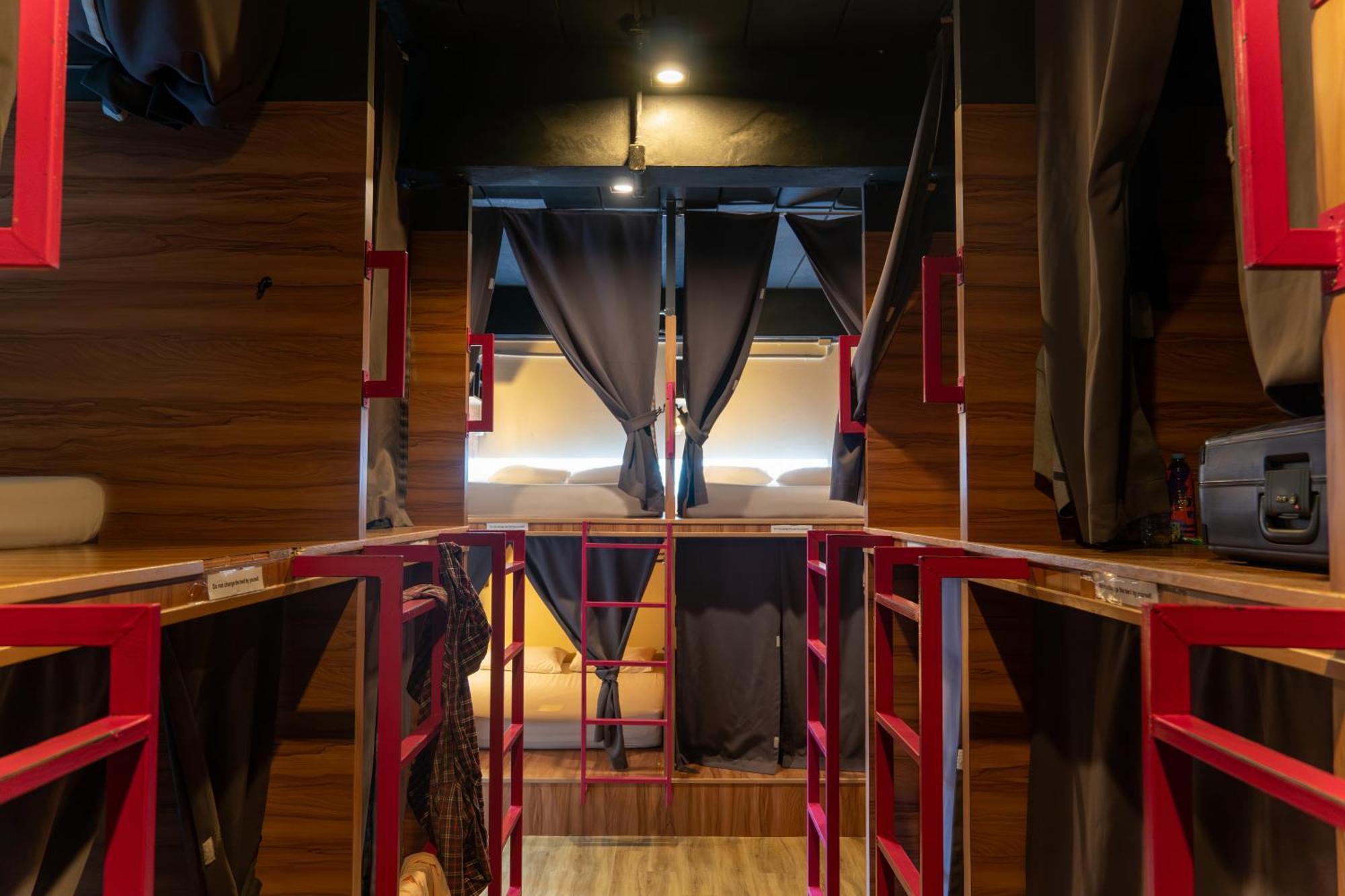 Slumber Surf Phuket Kata Hostel Eksteriør bilde