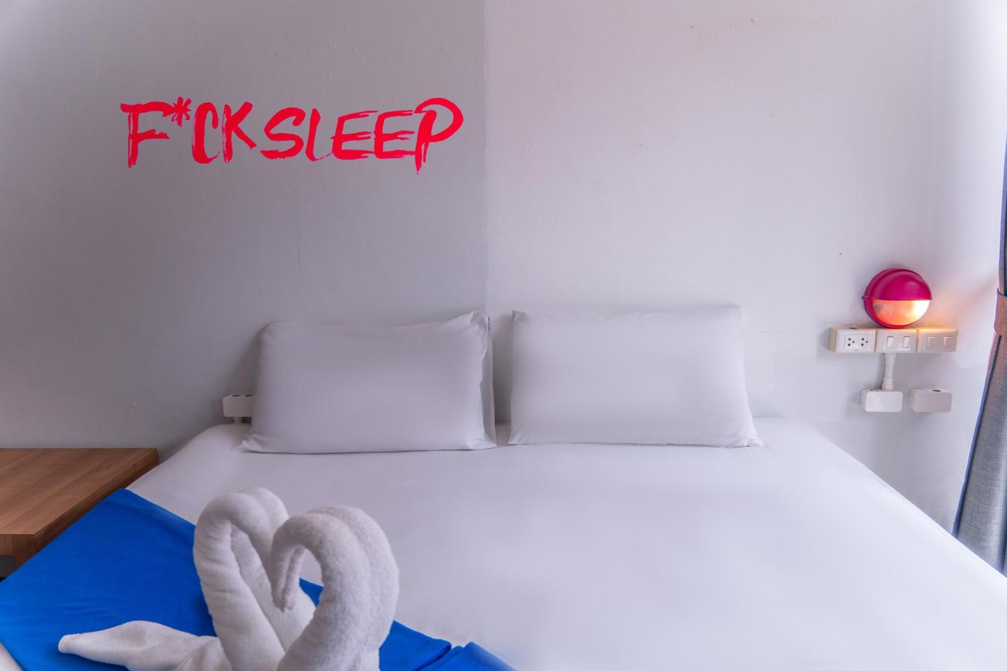 Slumber Surf Phuket Kata Hostel Eksteriør bilde
