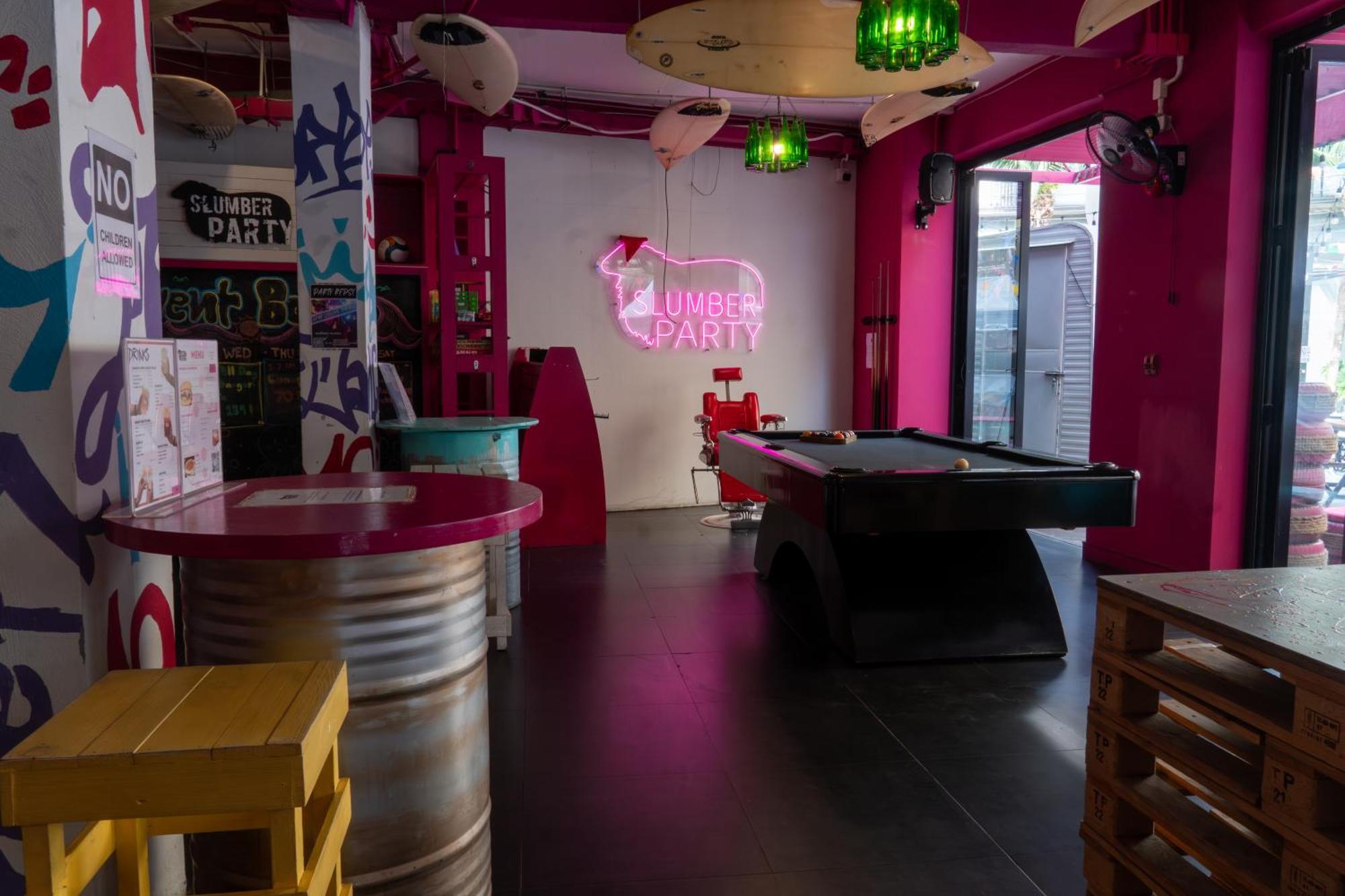 Slumber Surf Phuket Kata Hostel Eksteriør bilde